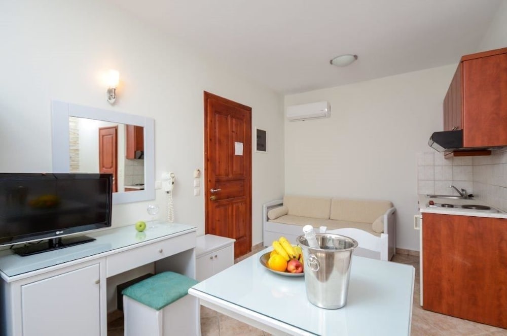 Plaka Hotel I 42/62