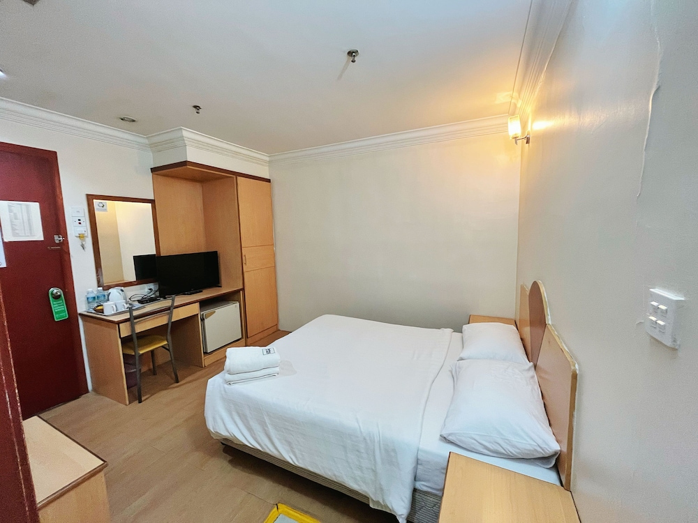 STANDARD, QUEEN BED, NO WINDOW