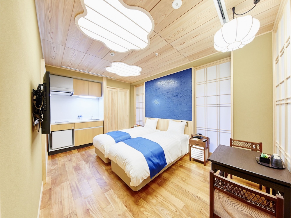ROOM, TWIN BEDS, KITCHEN