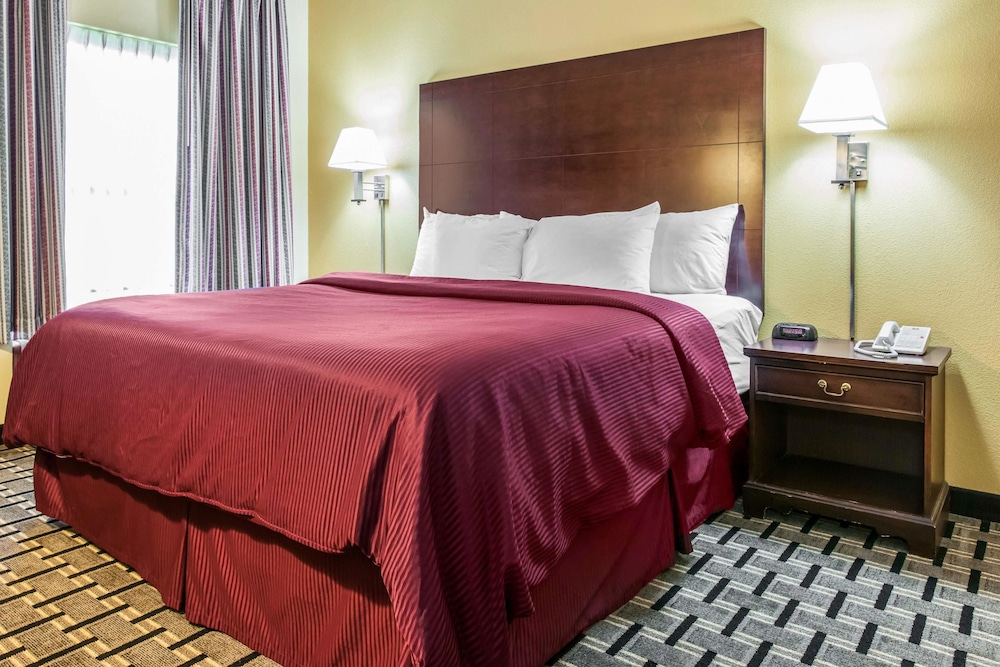 Clarion Inn & Suites Indianapolis Northwest 20/55