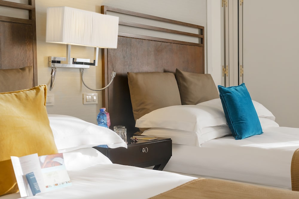 Crowne Plaza St Peter S 21/77