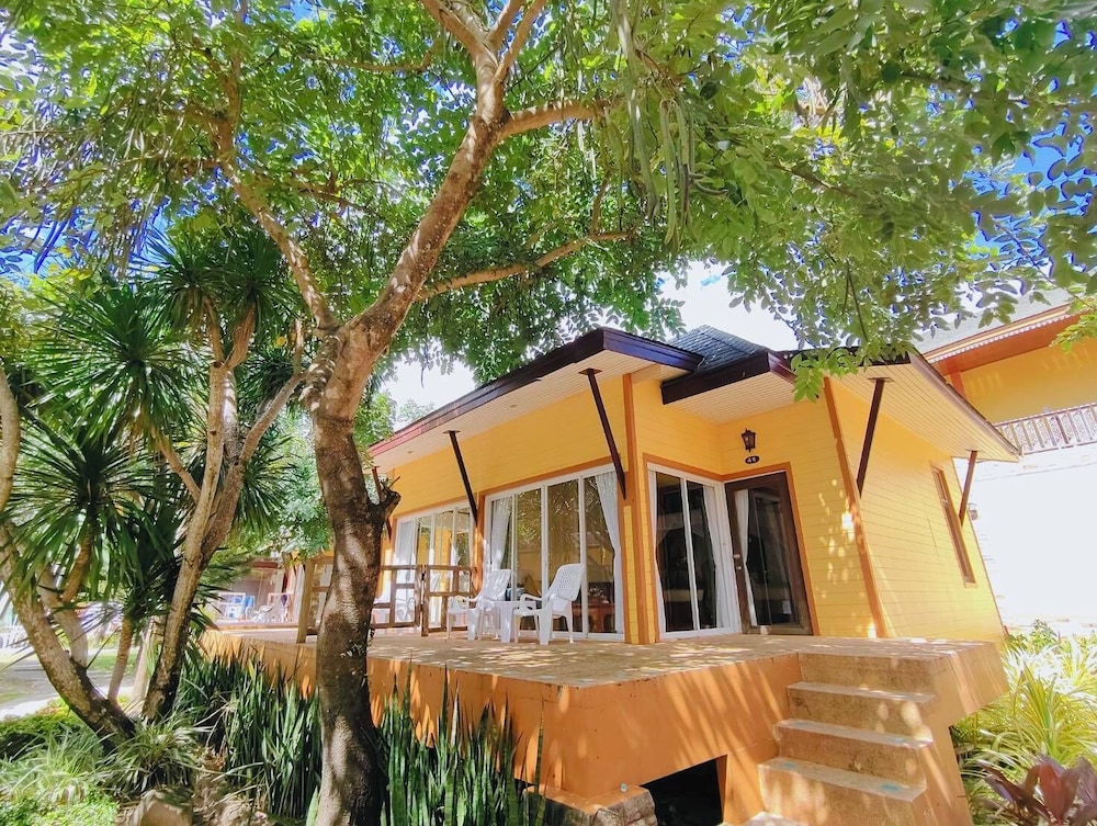 COCONUT BEACH RESORT 4/74