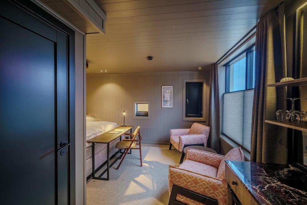 Henningsvaer Bryggehotell by Classic Norway Hotels 21/50