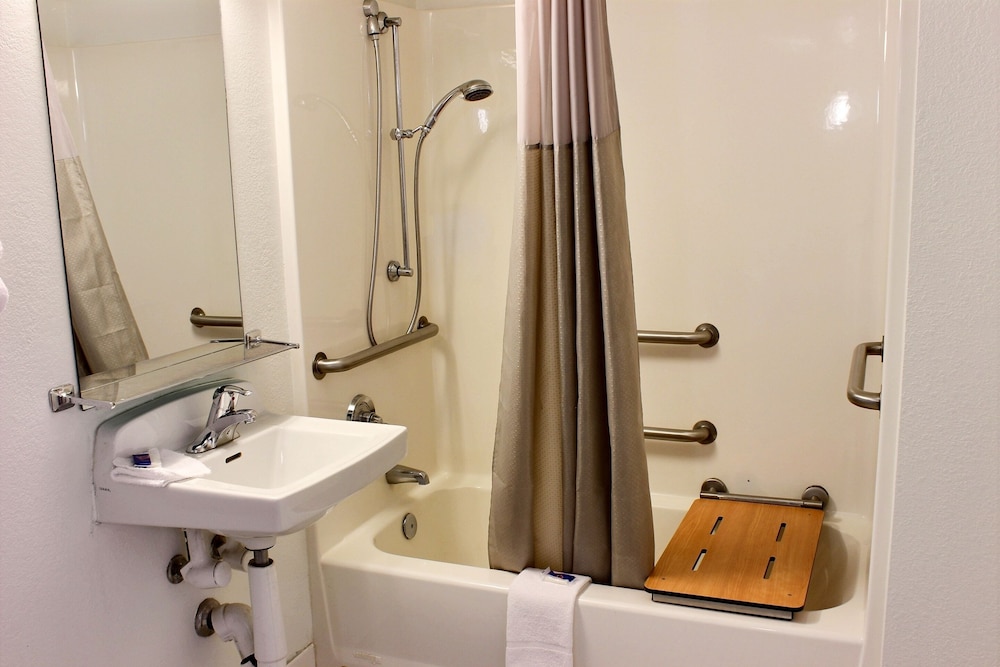 Motel6 Coalinga, CA - East 44/45