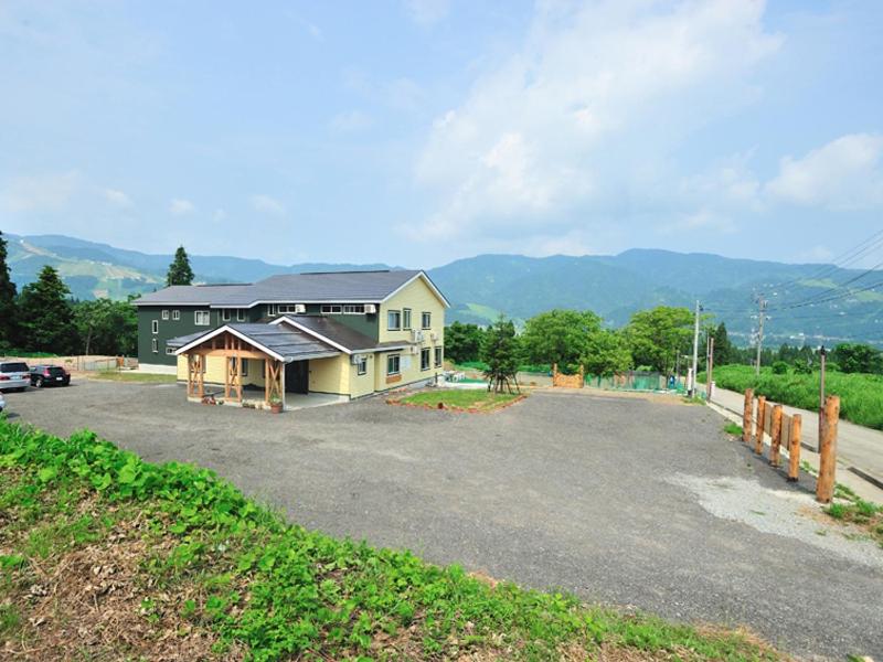Room, Twin Beds, Shared Bathroom