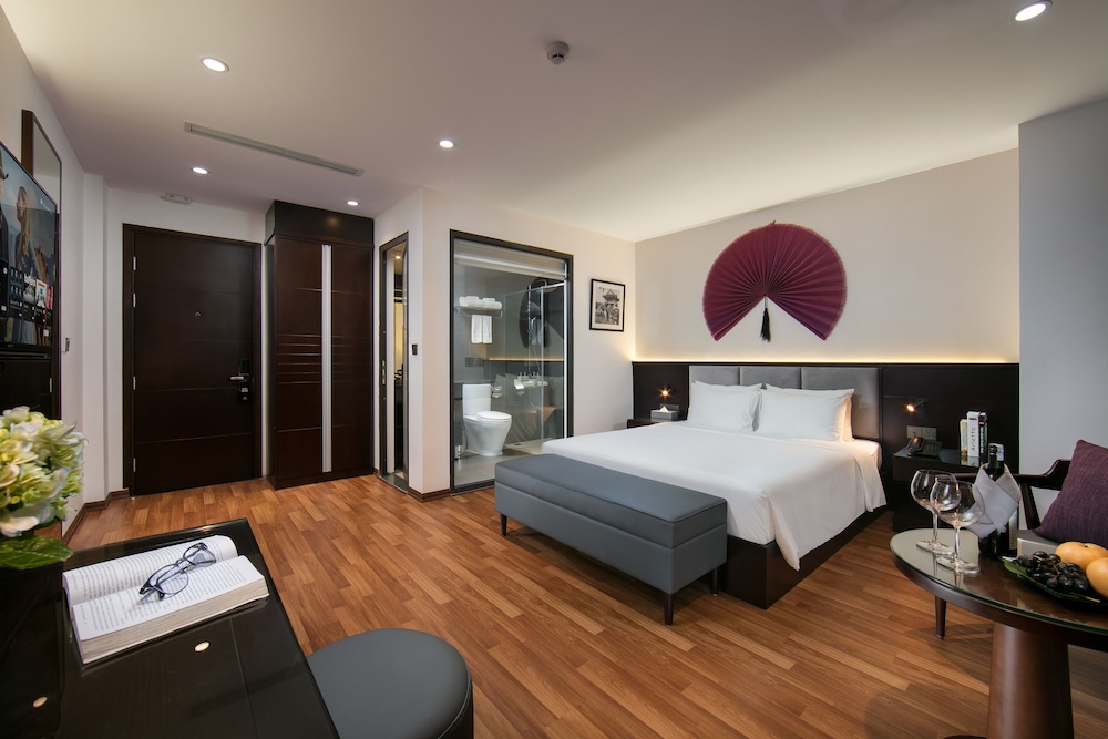 SENIOR, DOUBLE OR TWIN BED, CITY VIEW