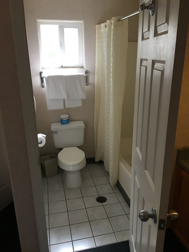 Garden Inn and Suites 26/48