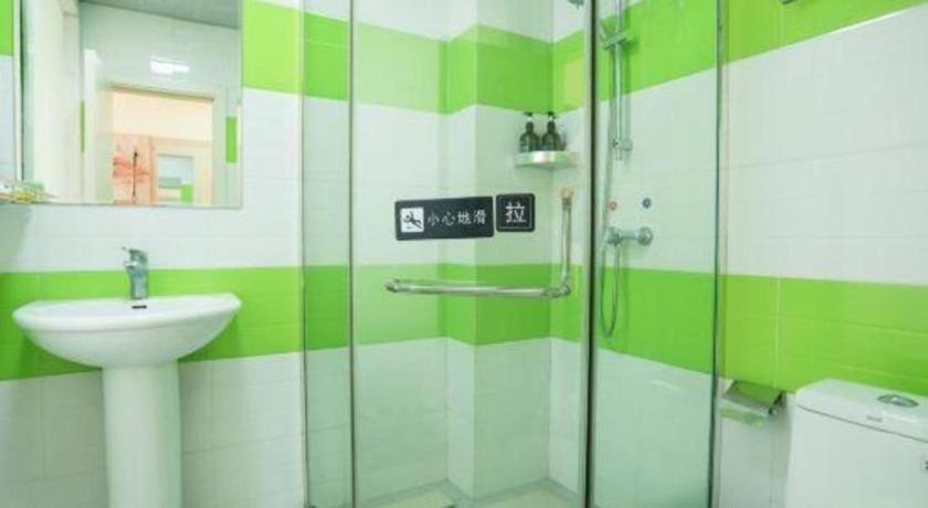 7 Days Inn Chongqing Beibei New District Light Rail Station Branch 48/50