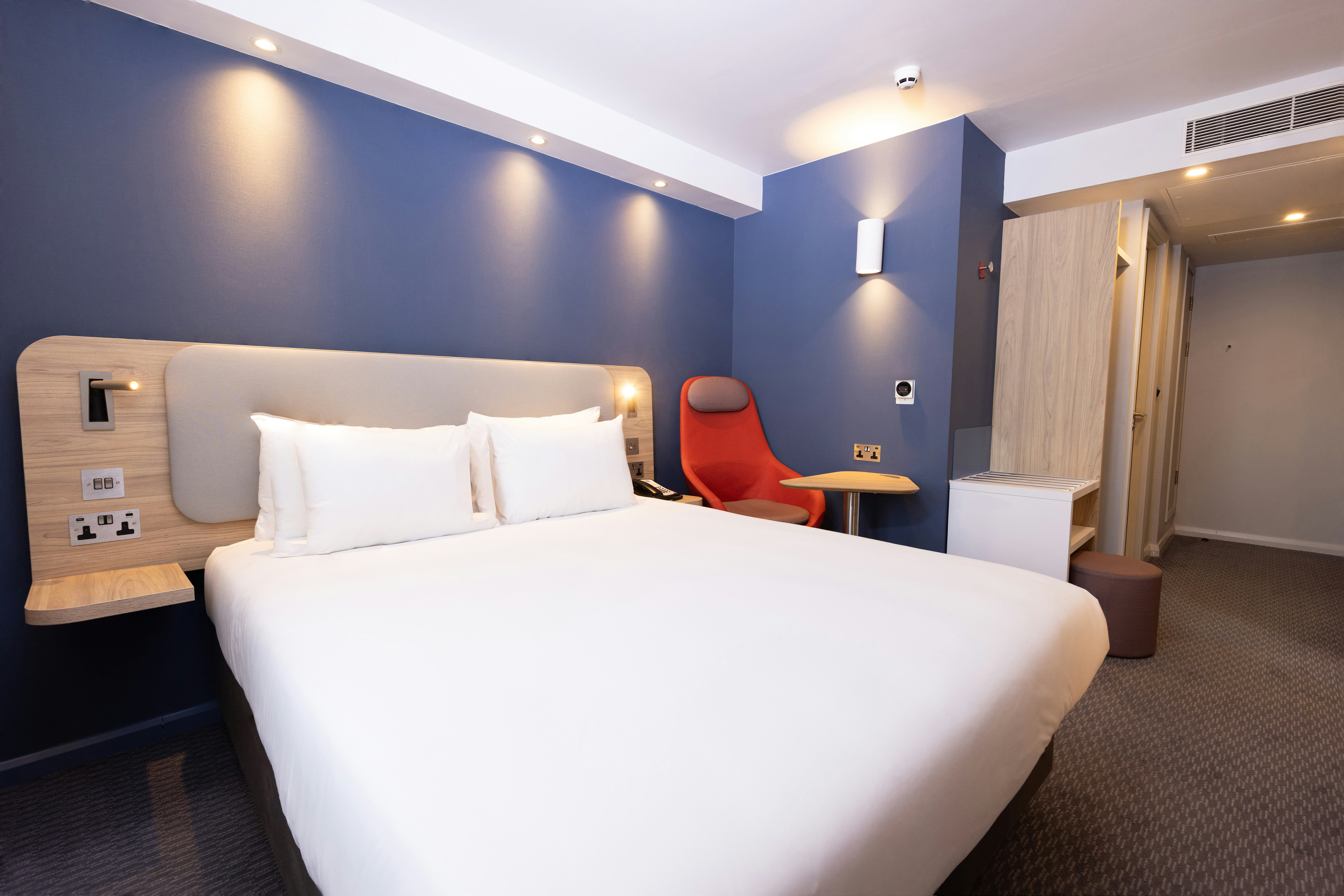 Holiday Inn Express Windsor 17/74