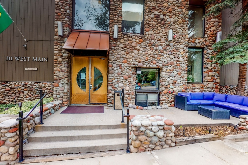 Aspen Mountain Lodge 2/50
