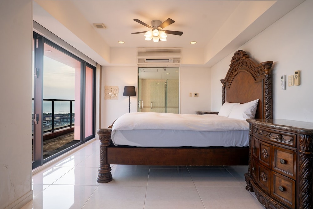 Royal, Ocean, Suite, Double Bed, Corner