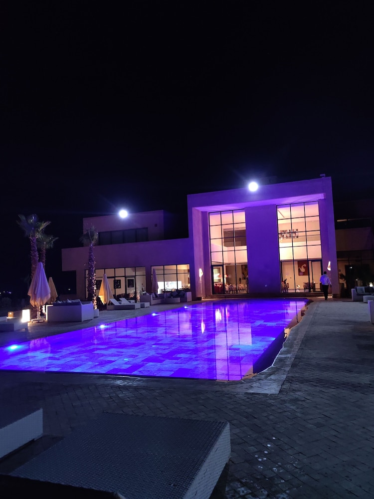 Sumahan Suites and Spa in Tameslouht