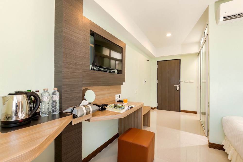 RoomQuest Suvarnabhumi Airport Rom Klao 44/55