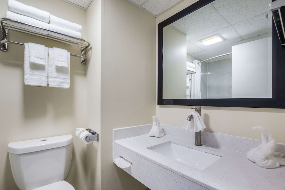 Quality Inn Grayville, IL 12/35