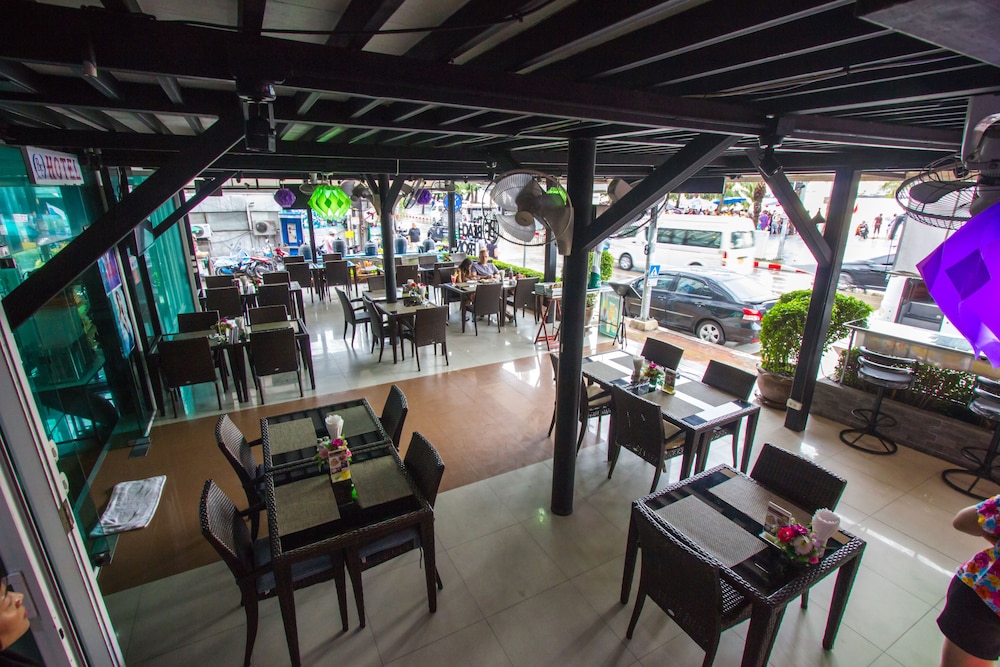 The Beach Front Resort Pattaya 66/87