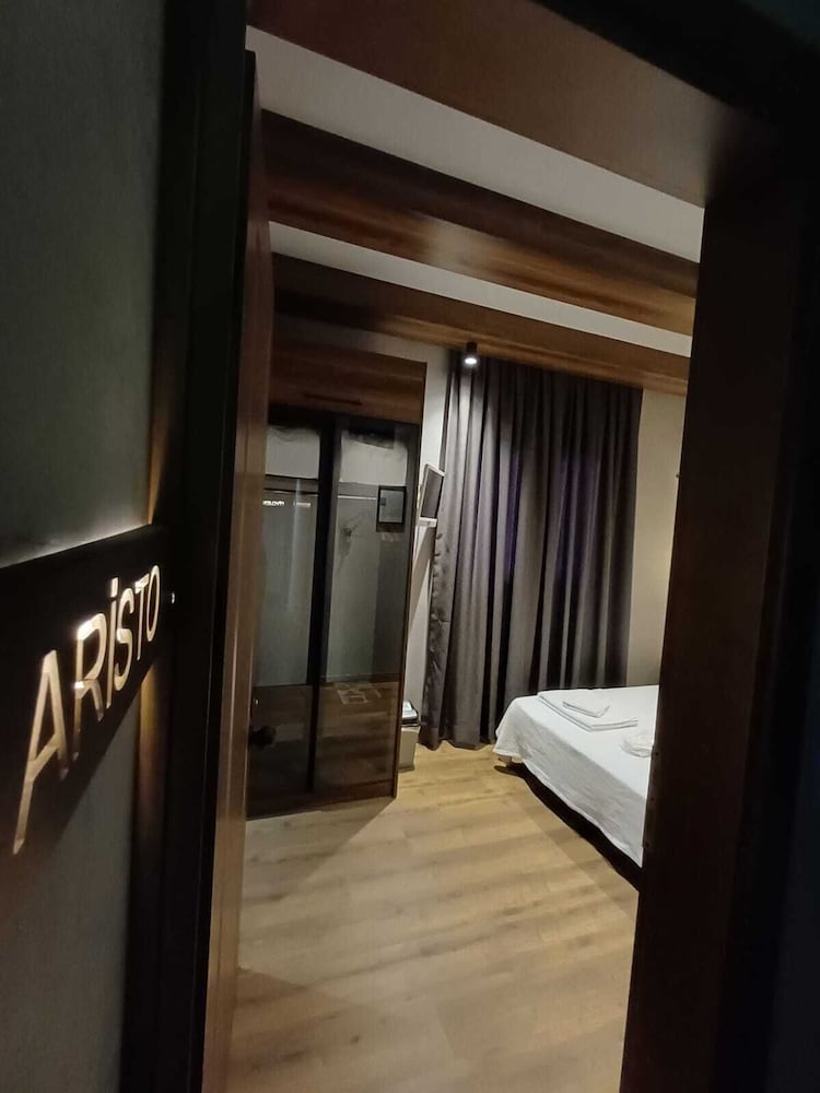 Elia Otel 13/32