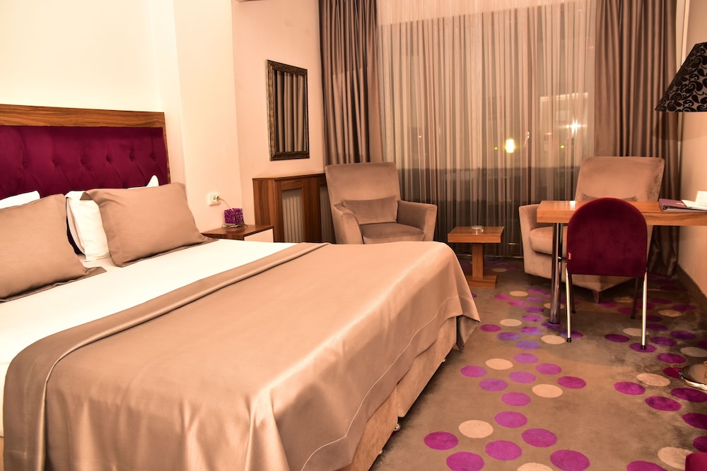 Hande Hotel 18/60