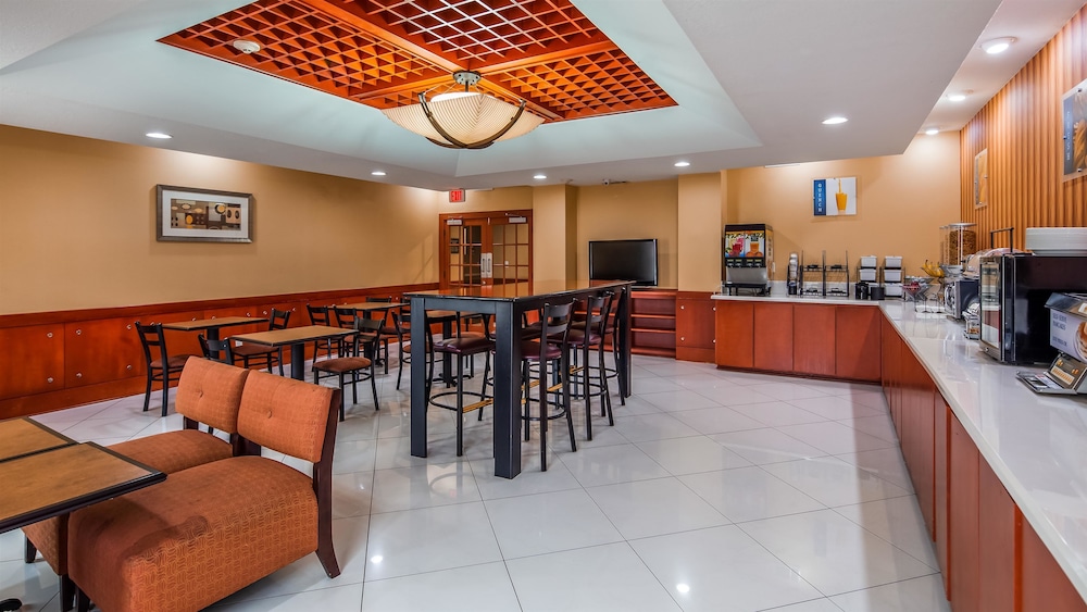 Best Western Plus Flowood Inn & Suites 30/39