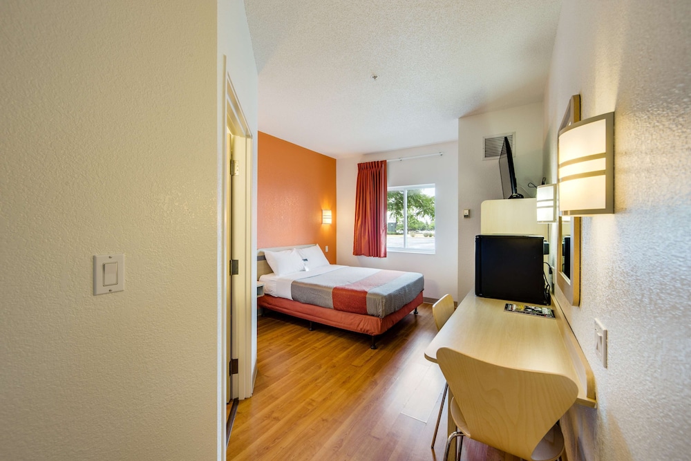 Motel6 Brampton, ON - Toronto 15/33