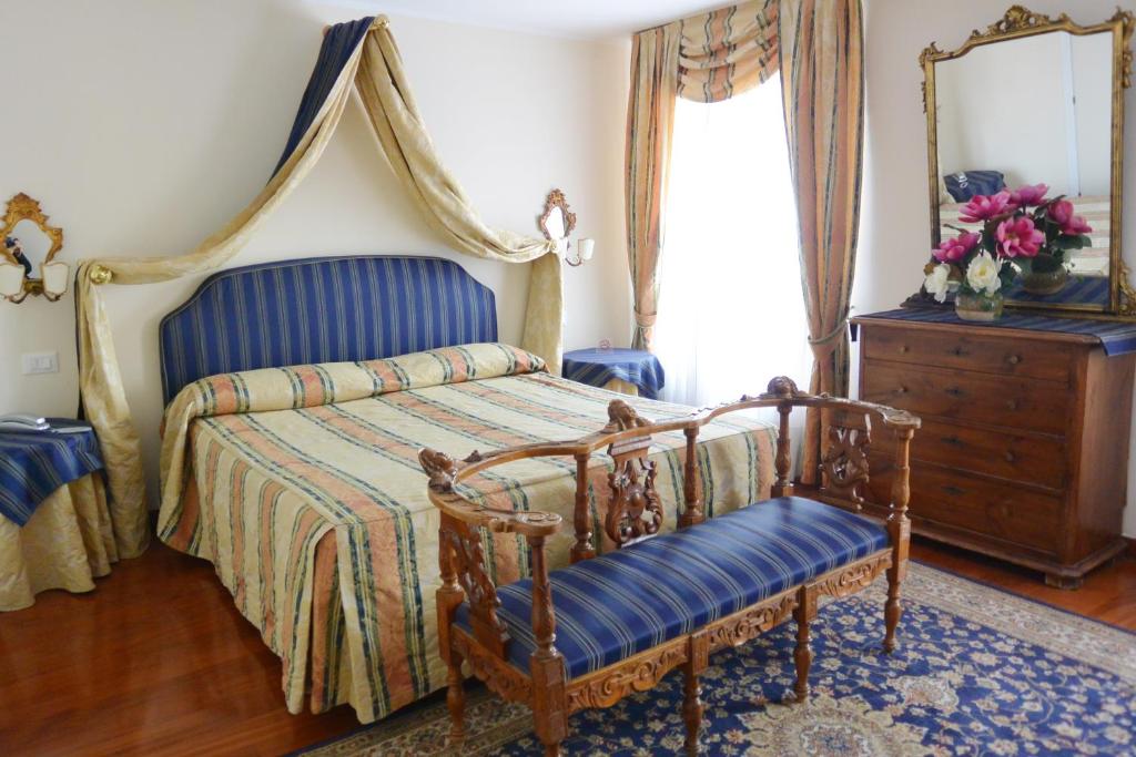STANDARD, TWIN BEDS