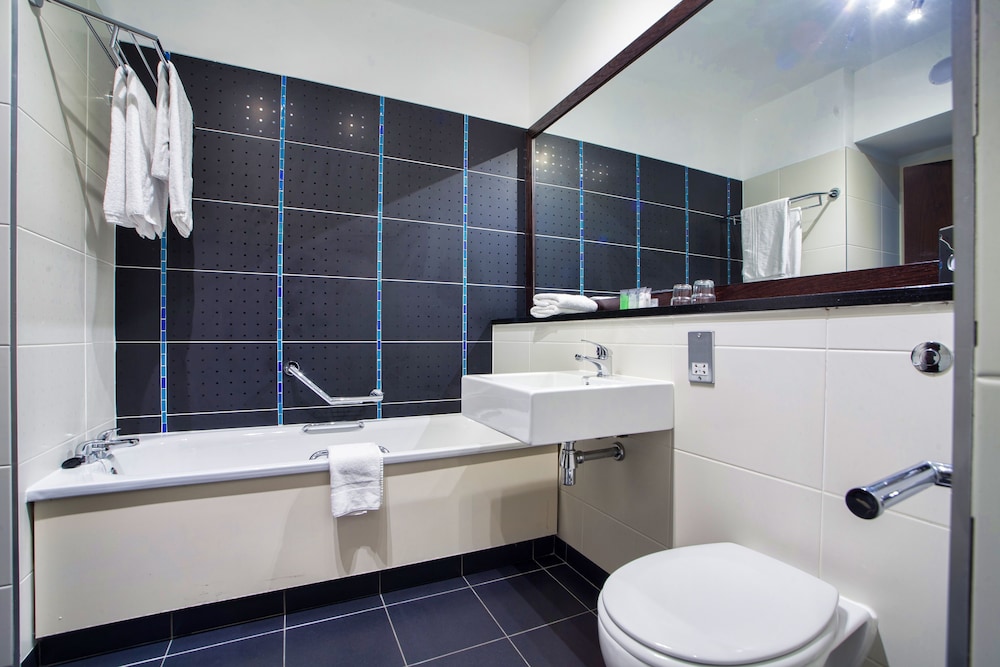 Carlton Hotel Blanchardstown 47/49