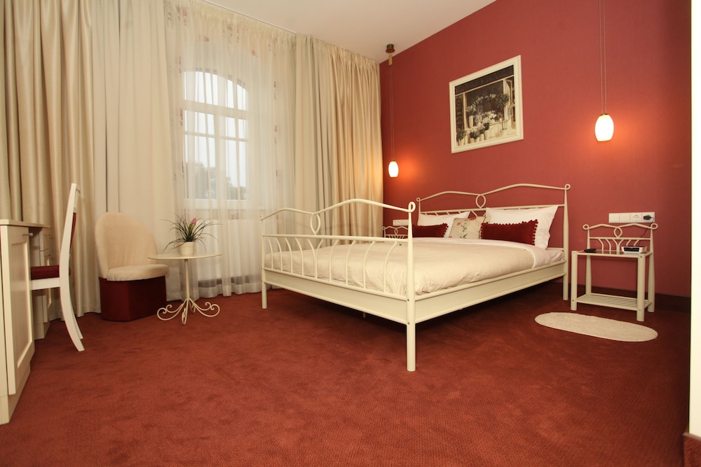 Moon Garden Art Hotel 35/70