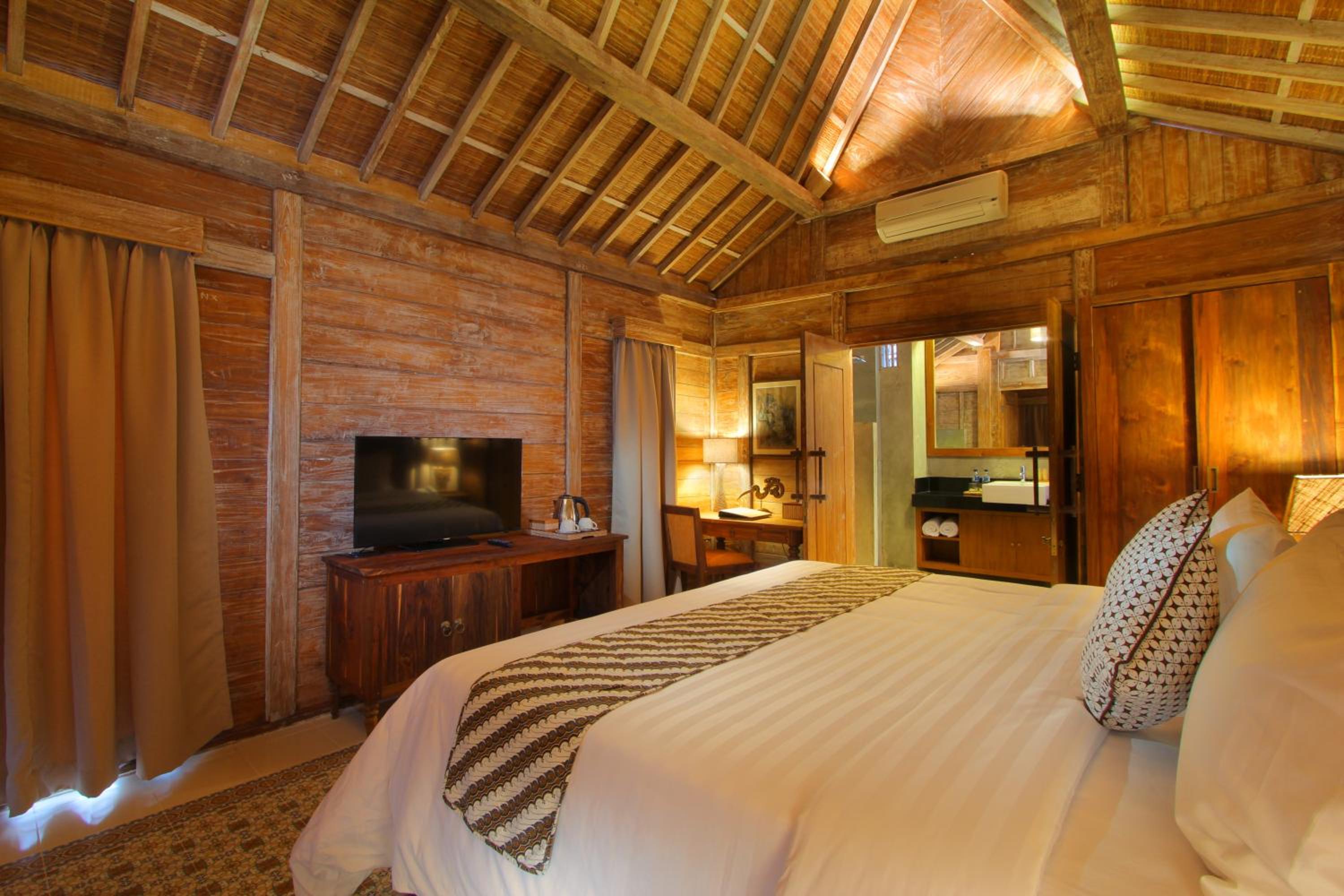 2 Bedrooms, Joglo, Villa, 2 King Beds, Private Pool 7/9