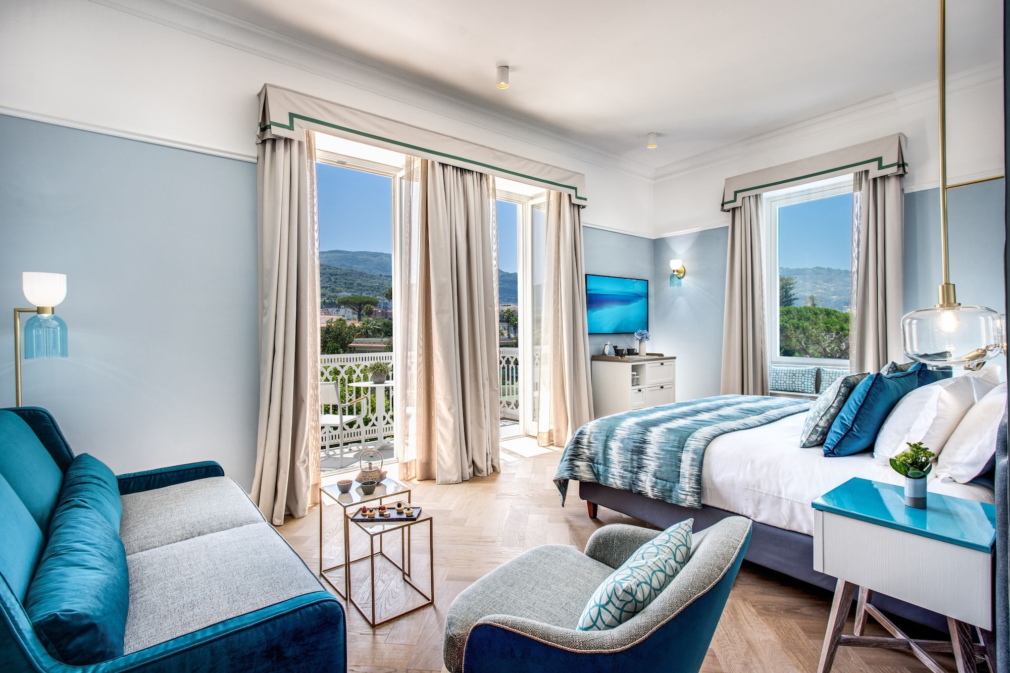 JUNIOR, PARTIAL SEA VIEW