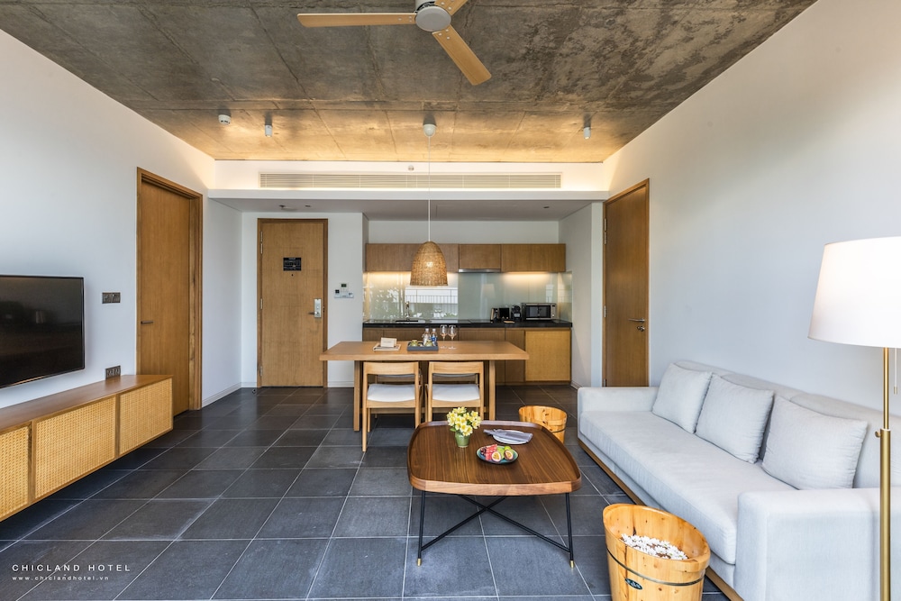 Chicland Da Nang Beach Hotel 52/72