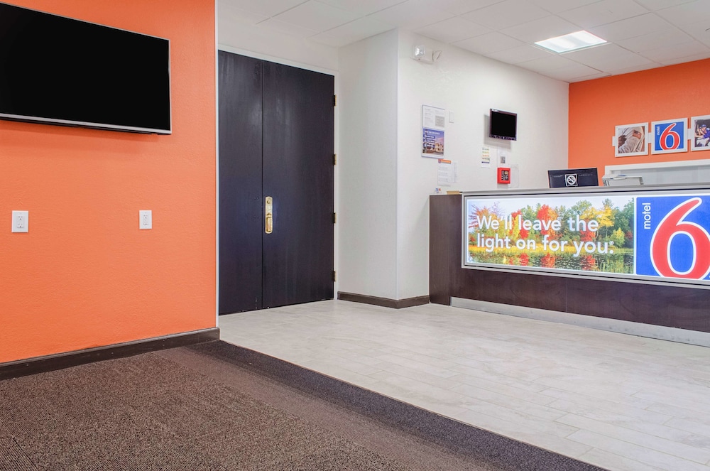 Lobby at Motel6 Brockton, MA, BROCKTON - MA