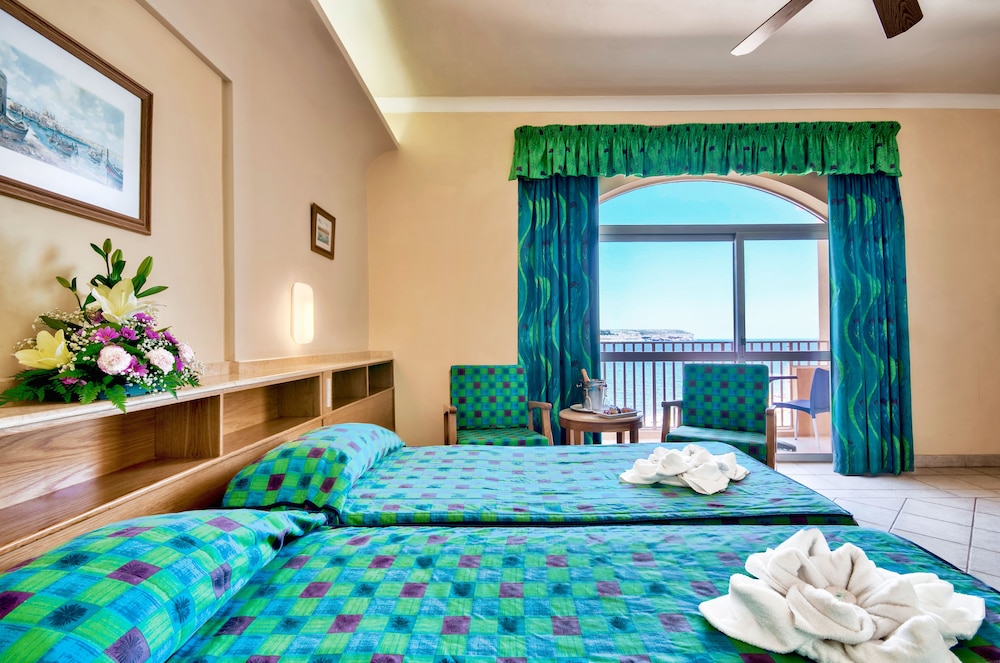 PARADISE BAY RESORT 29/80