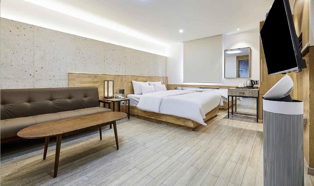 Suwon Hotel Pacific 37 11/35