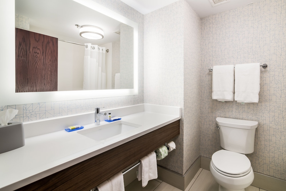 Holiday Inn Express Plymouth, an IHG Hotel 39/41