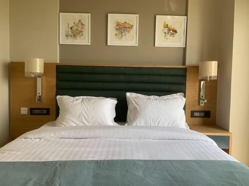 Vinti Resort, Ambaji 8/18