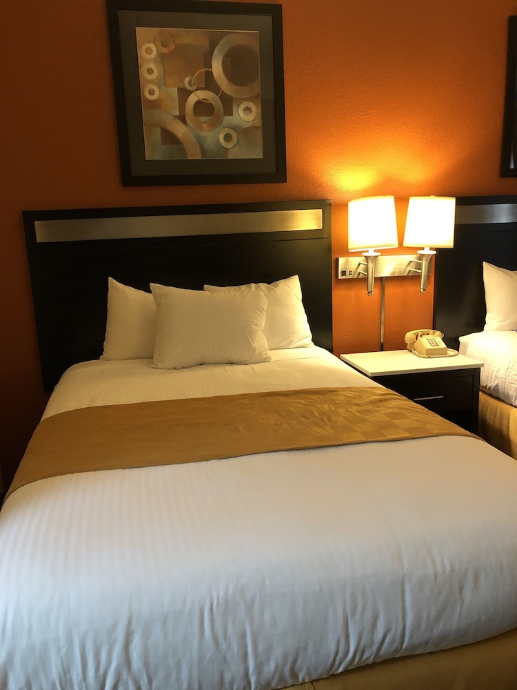 Baymont By Wyndham Cincinnati 11/39