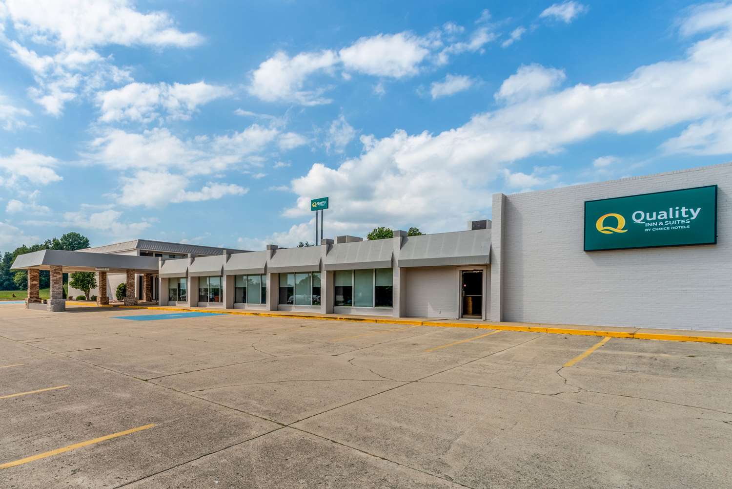 Quality Inn & Suites Vandalia near I-70 and Hwy 51 26/30