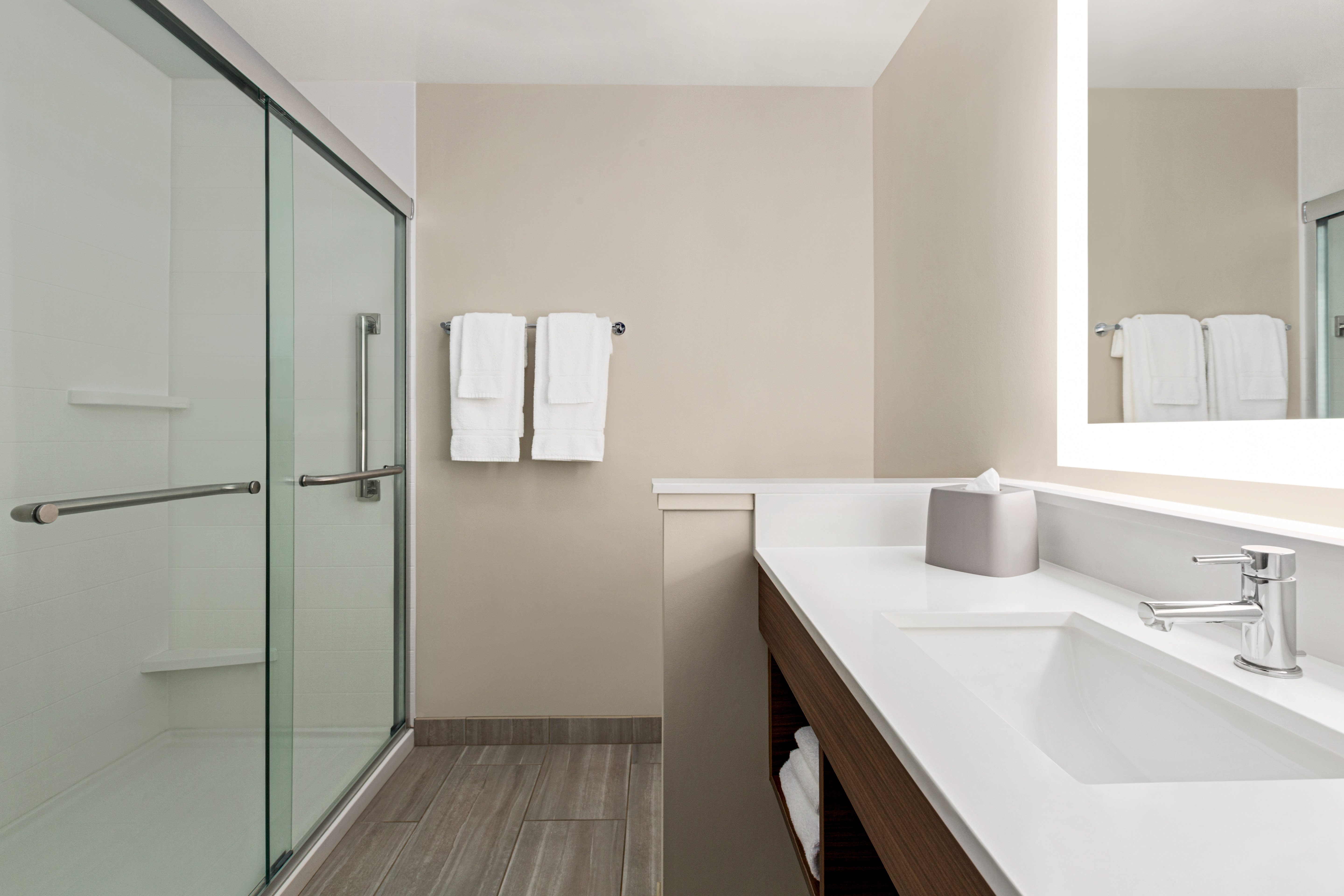 Holiday Inn Express & Suites - Ukiah 76/80