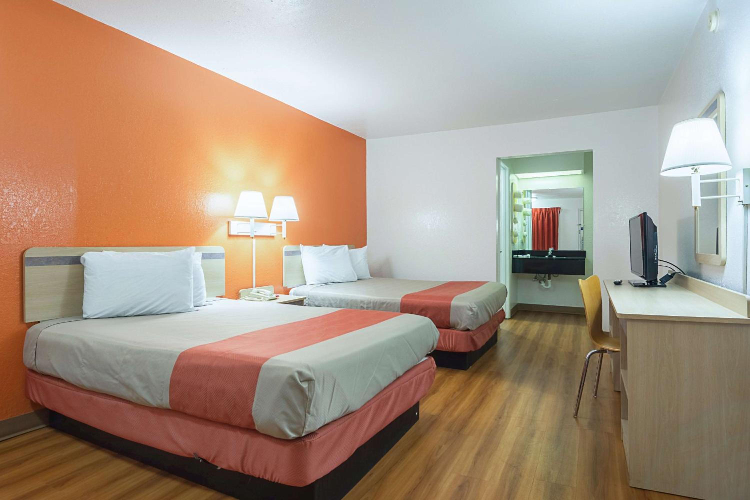 2 Full Beds - Smoking