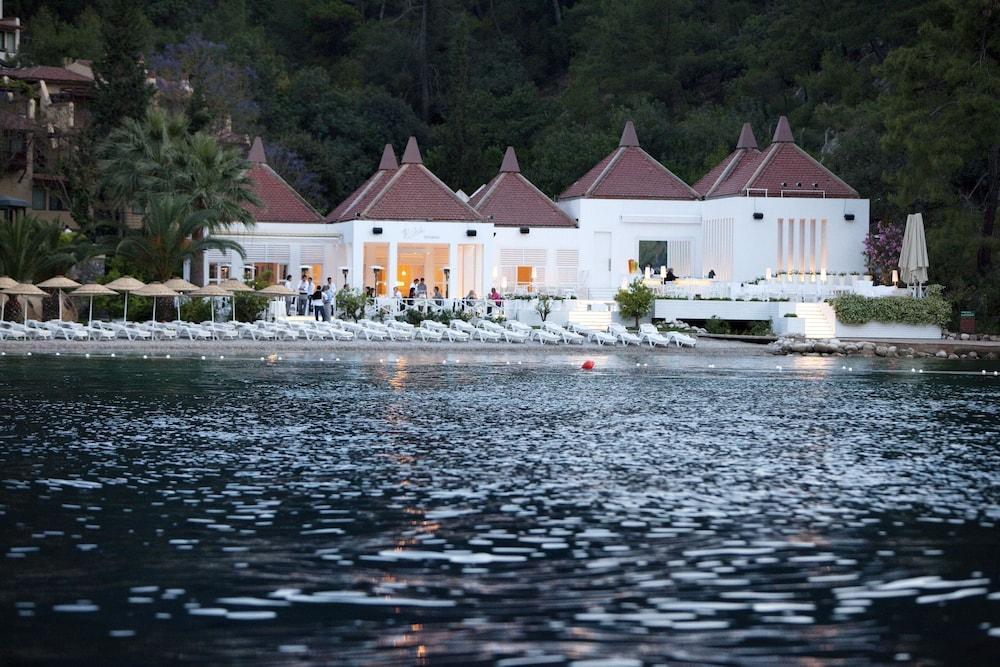 HILLSIDE BEACH CLUB 12/21