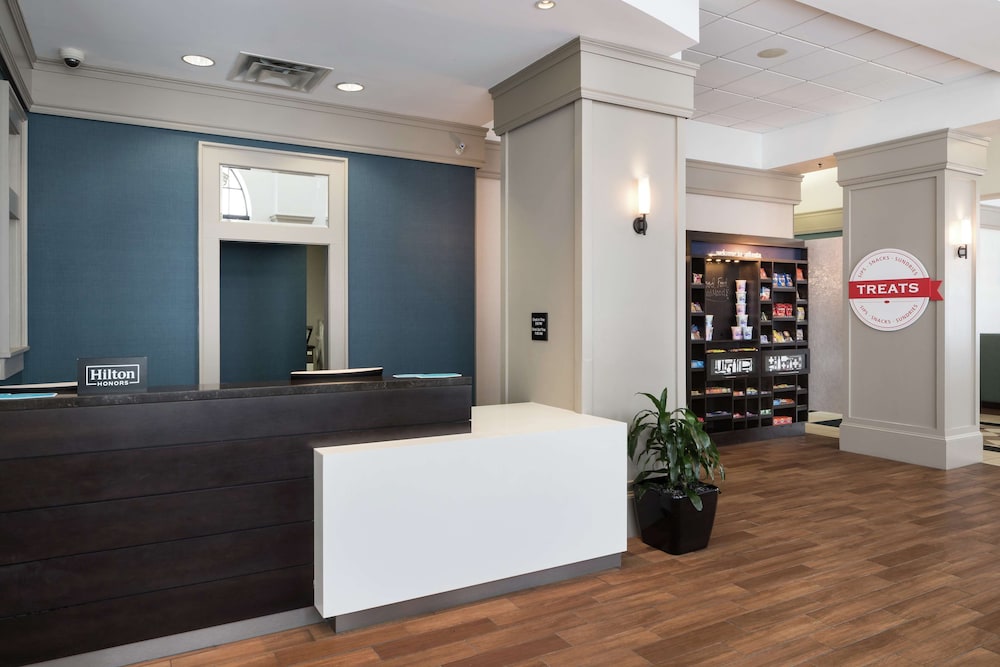 Hampton Inn and Suites Atlanta Downtown 9/56