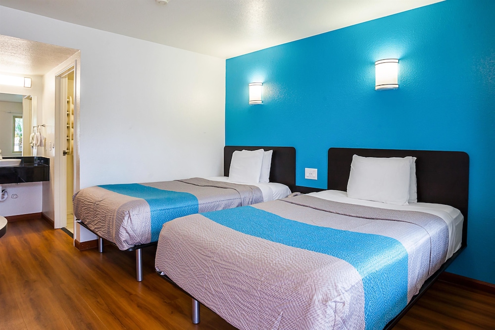 Motel6 Ventura, CA - Downtown 16/33