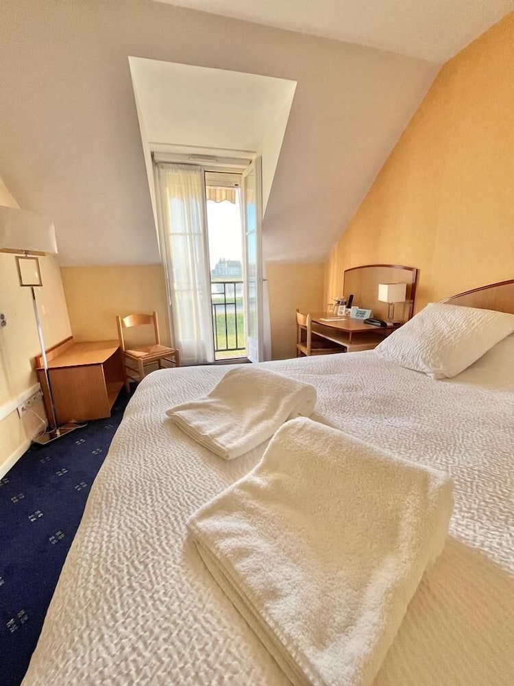 Logis Hotel Sully Le Château 4/49