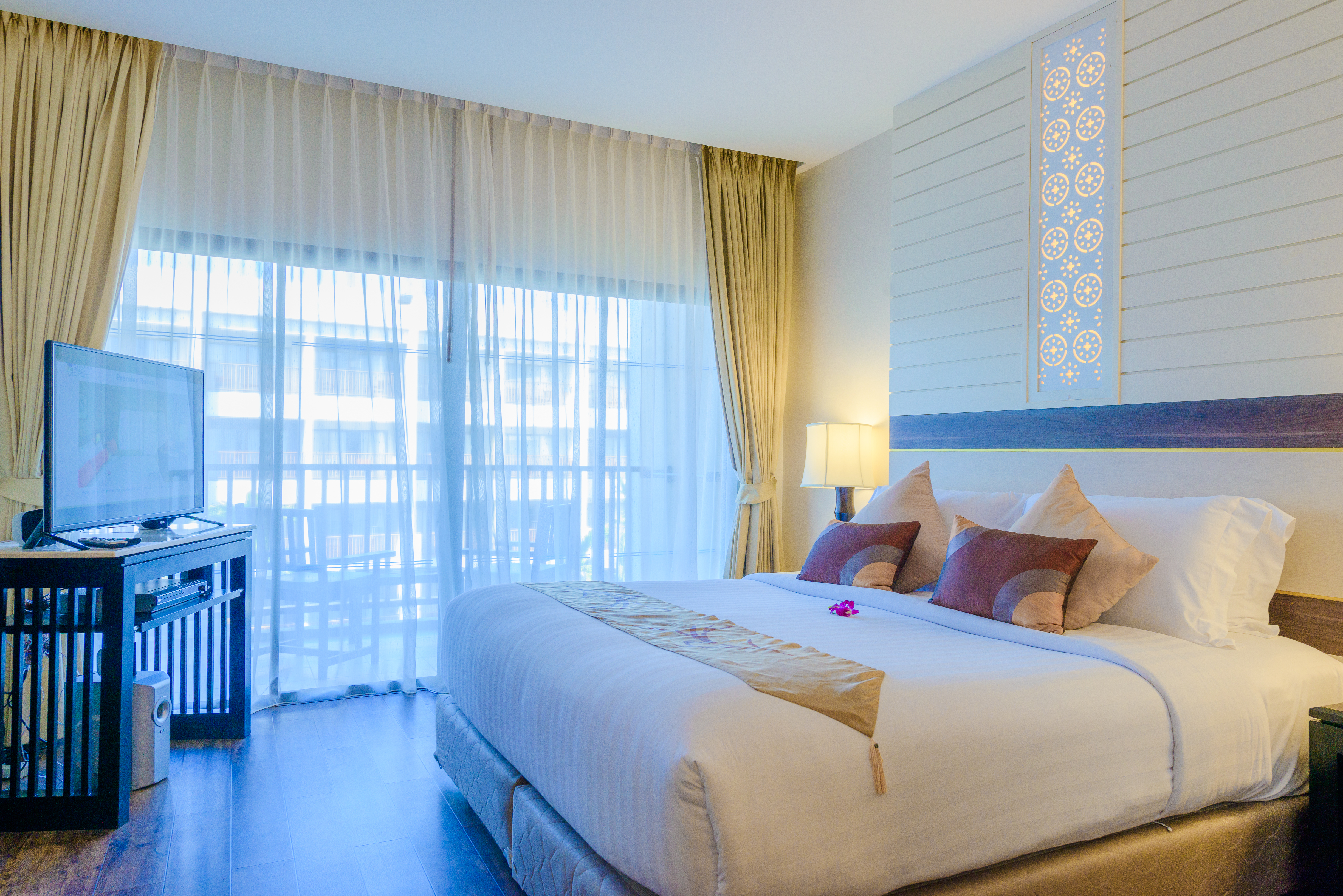 Deluxe, Double or Twin Bed