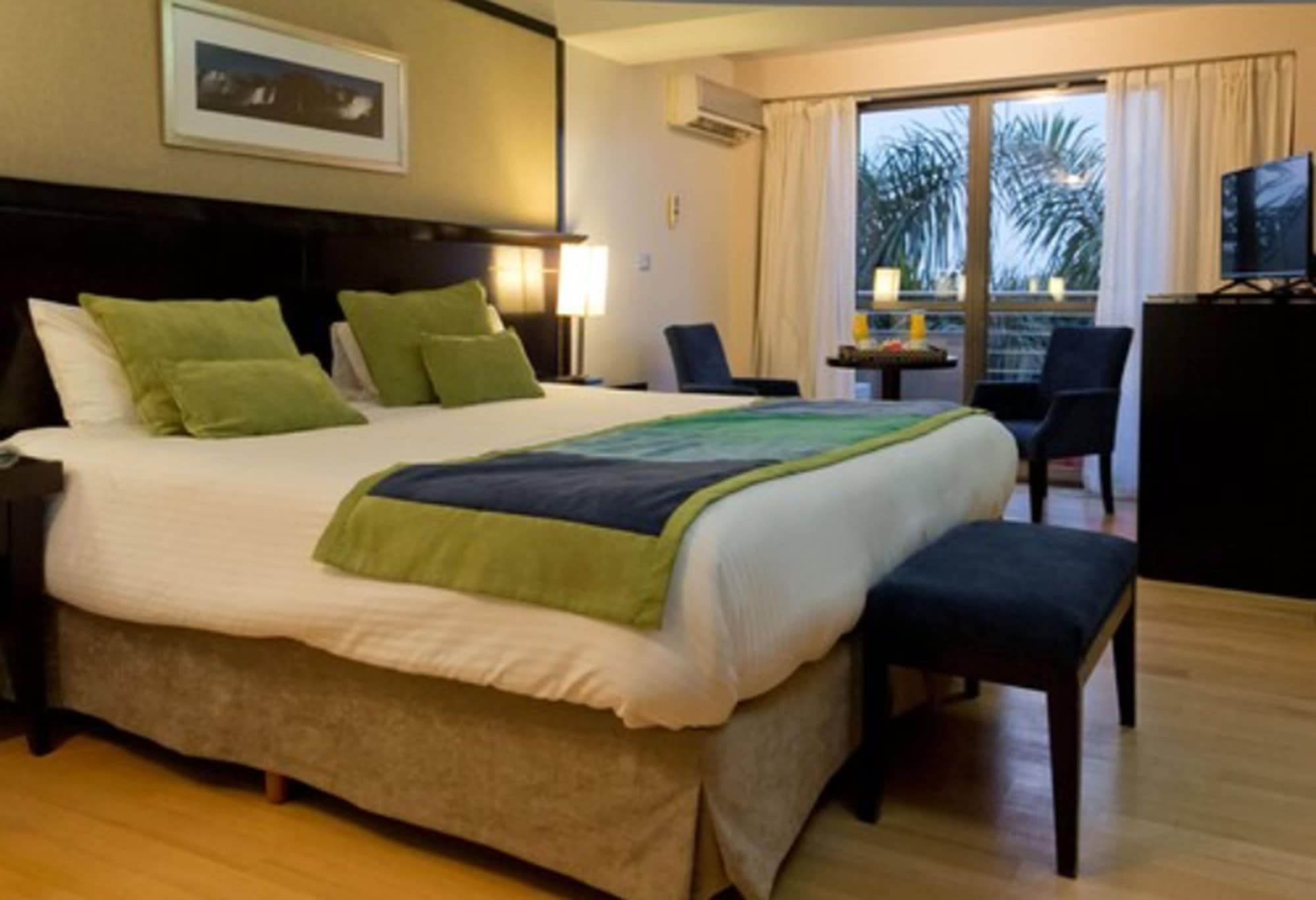 ROOM, DOUBLE BED, RIVER VIEW