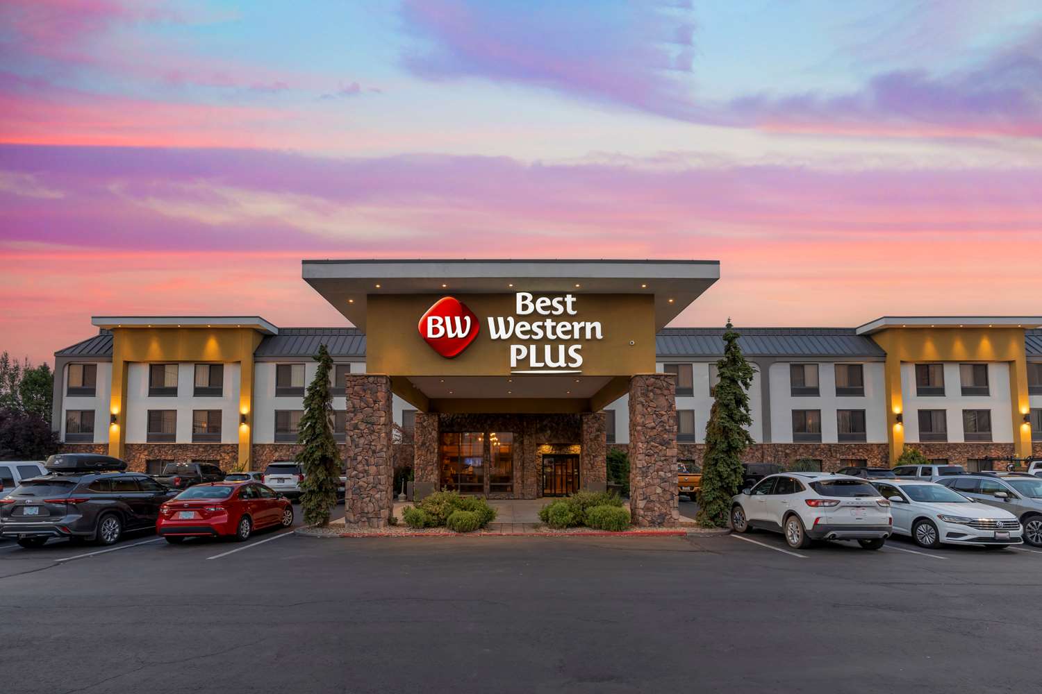 Best Western Plus Olympic Inn 8/73