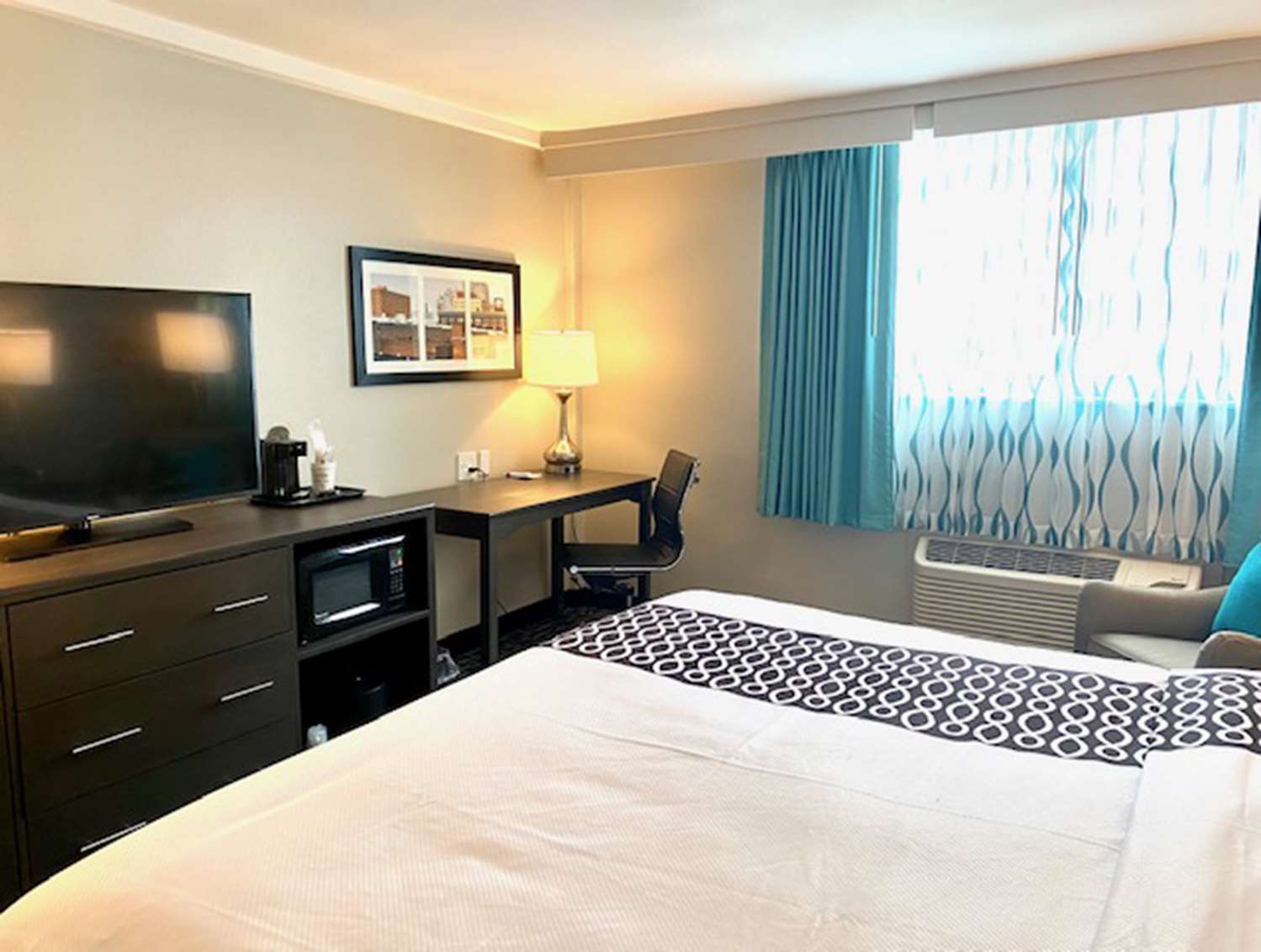 ROOM, KING BED