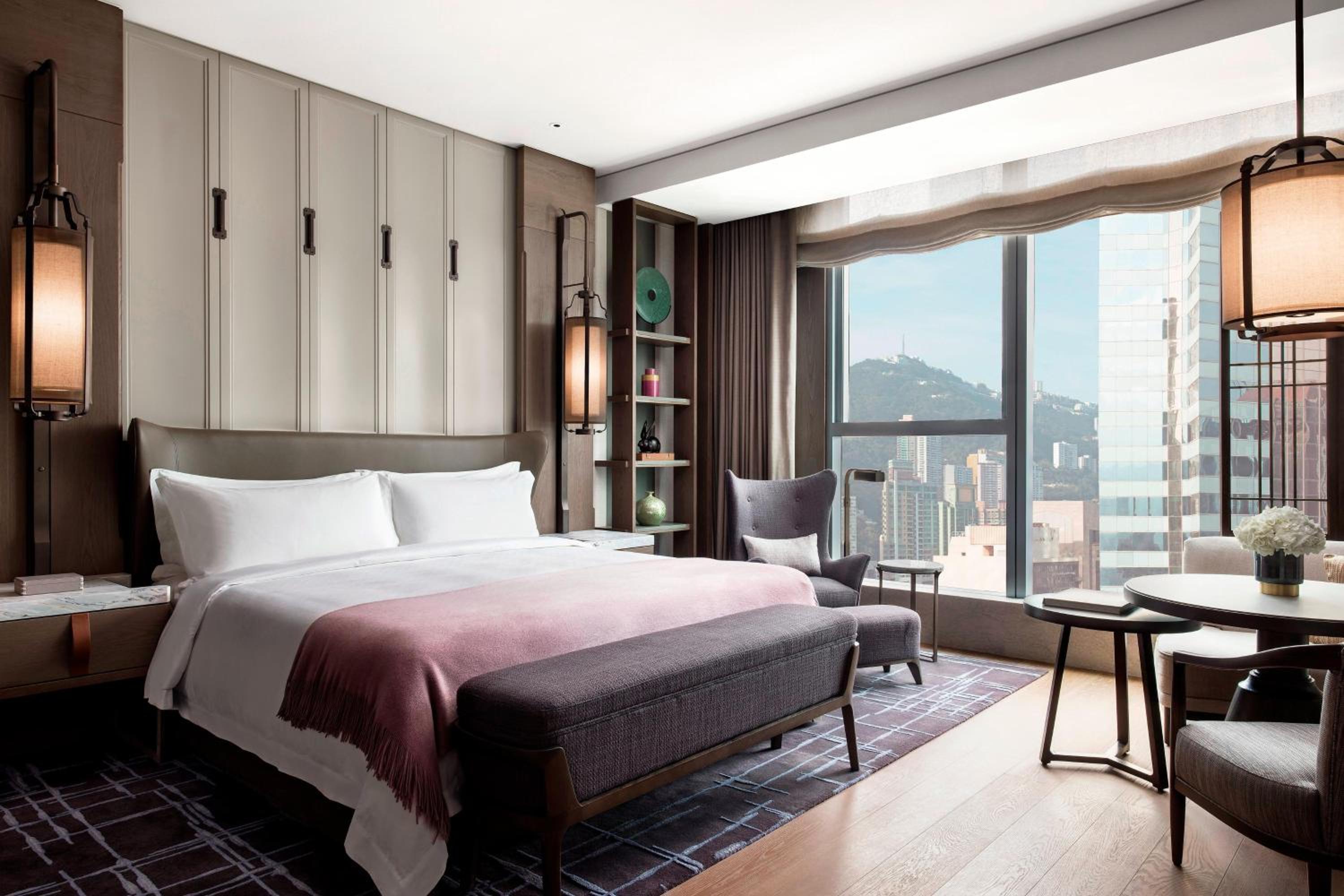 غرفة ديلوكس بسرير كينج بإطلالة على المدينة، The St. Regis Hong Kong 2/6