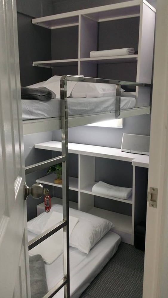 Ervoruto Hostel Makati 12/28