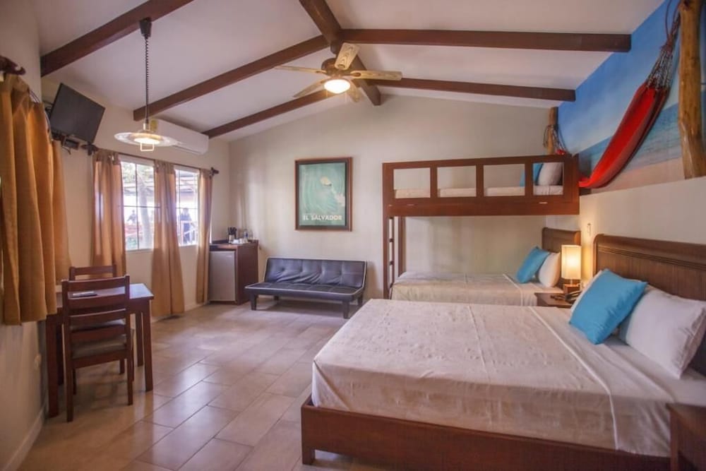 Deluxe, Triple, Bunk Bed, Queen Bed, Garden View