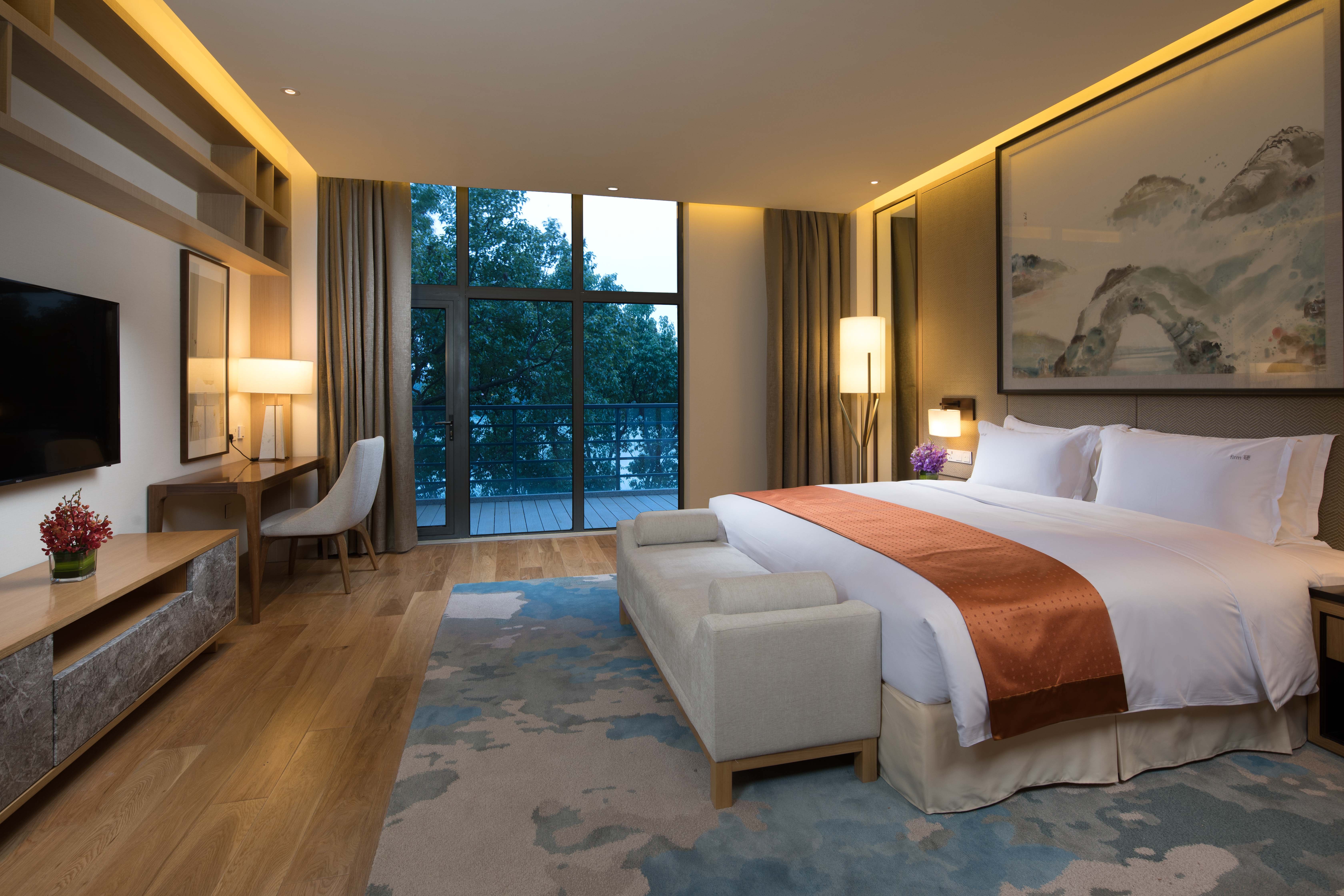 HOLIDAY INN KUNSHAN HUAQIAO 9/50